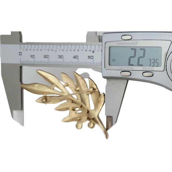 Trifari 1960s Vintage Gold Tone Faux Pearl Leaf Brooch Pin, Signed - Picture 6 of 7